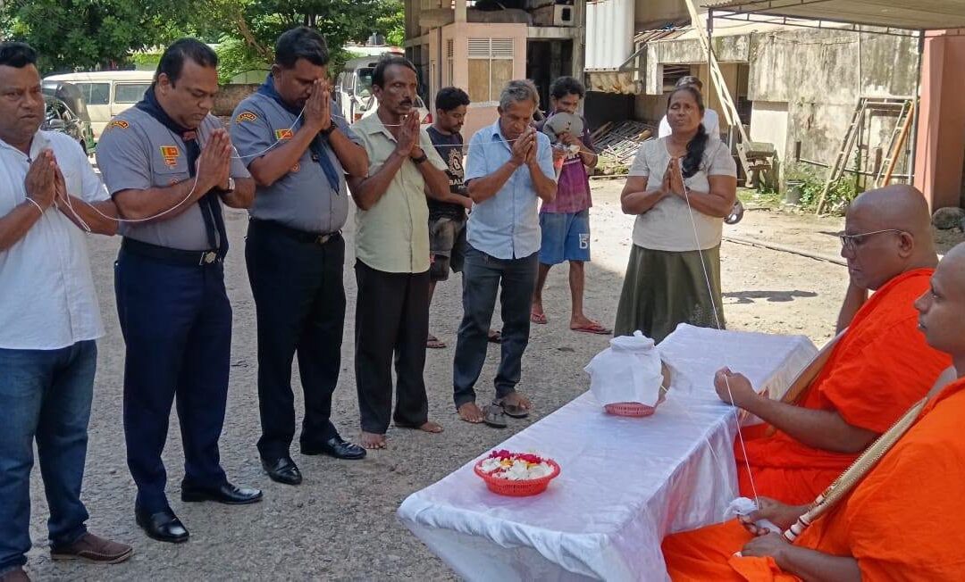 පොසොන් තොරණ වෙනුවෙන් කප් සිටුවීමේ චාරිත්‍රය සිදුකෙරේ…….